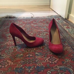 Jessica Simpson suede red pumps